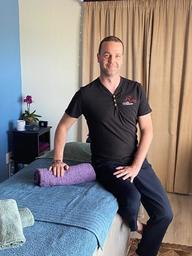 Massage Therapy Hans Sensual Touch - For men, women and couples.